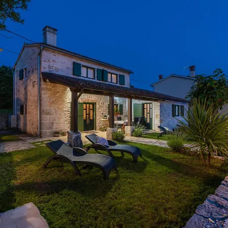 Ana Rita For 6 People - Beautiful Rustical With Heated Pool & Jacuzzi In Istria Villa