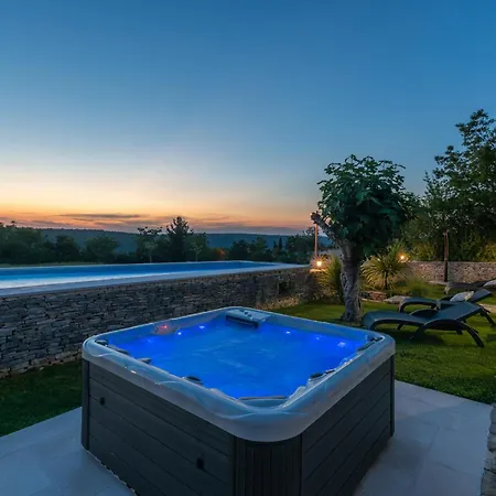 Villa Ana Rita For 6 People - Beautiful Rustical With Heated Pool & Jacuzzi In Istria Kanfanar