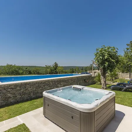 Ana Rita For 6 People - Beautiful Rustical With Heated Pool & Jacuzzi In Istria فيلة *
