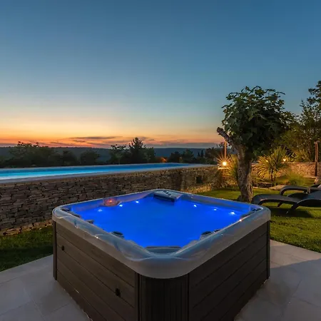 Villa Ana Rita For 6 People - Beautiful Rustical With Heated Pool & Jacuzzi In Istria Kanfanar