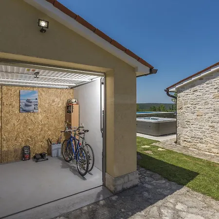 Villa Ana Rita For 6 People - Beautiful Rustical With Heated Pool & Jacuzzi In Istria