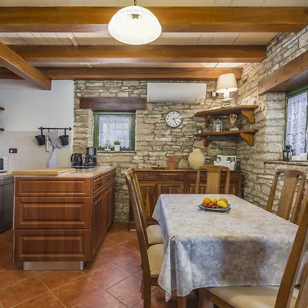 Villa Ana Rita For 6 People - Beautiful Rustical With Heated Pool & Jacuzzi In Istria Kanfanar