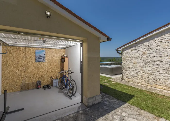 Villa Ana Rita For 6 People - Beautiful Rustical With Heated Pool & Jacuzzi In Istria